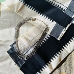 Tamara Kerala Set Mundu – Black Kara with Temple Borders
