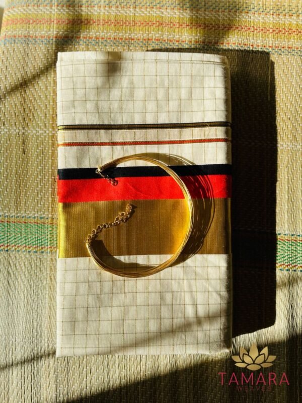 Tamara Kerala Kasavu Cotton Saree – Red & Black Kara with Gold Zari Checks - Image 7