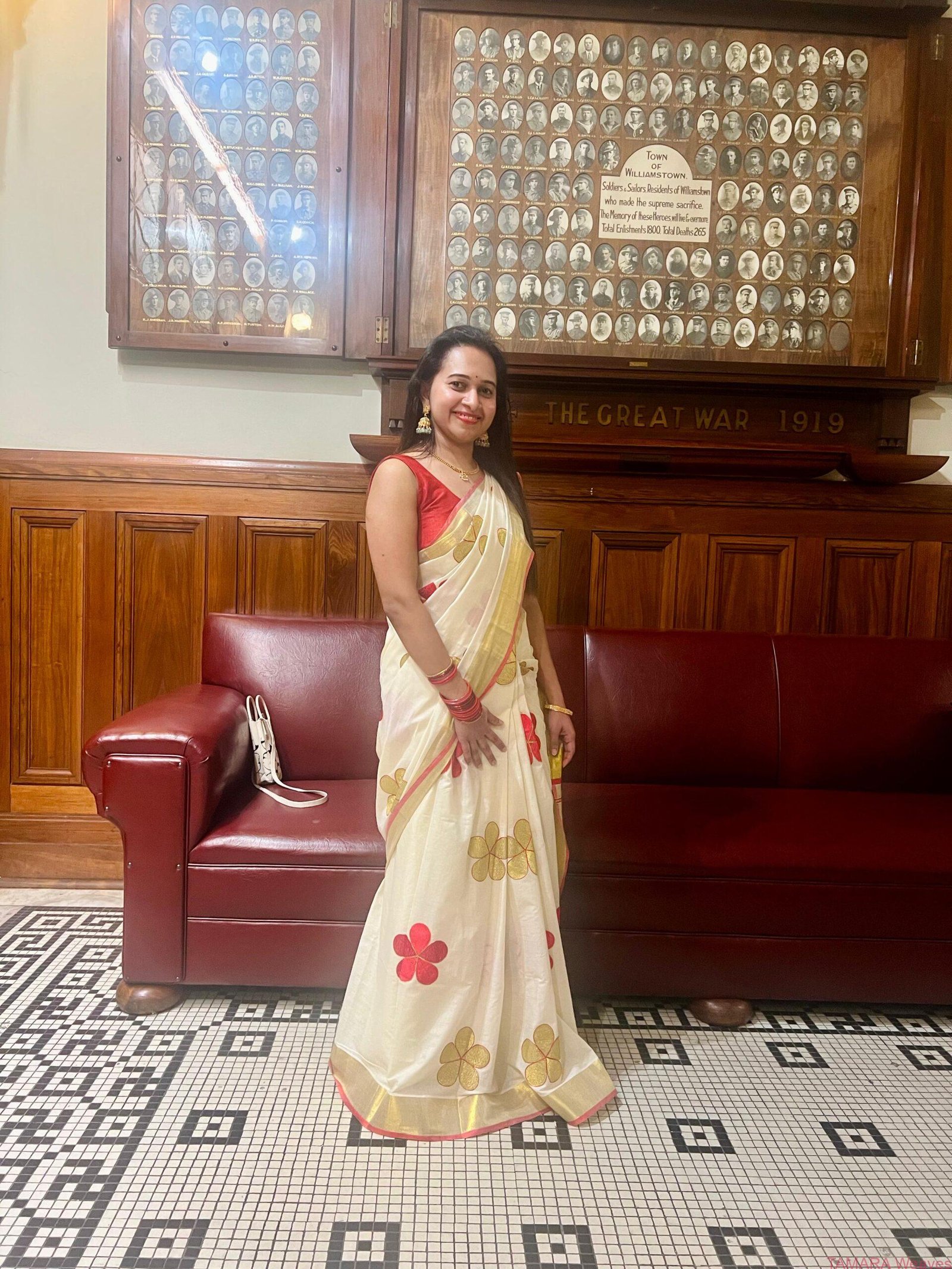 Tamara ithal saree - red and gold flower saree - Image 2