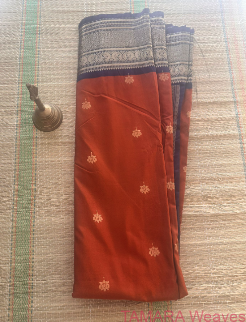 Semi kanchipuram silk saree - rust orange and navy blue - antique gold zari - Image 2