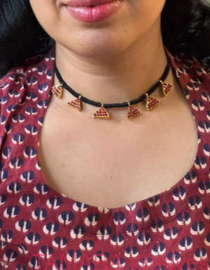 Handmade black thread gap necklace - Image 2