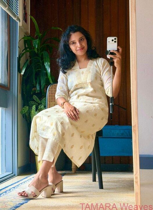 Tamara Onam Kurta- Special V neck Kasavu kurta in Australia - Image 2